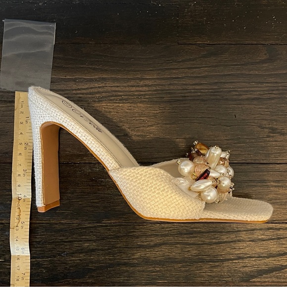 2 Elegant Beige with Gold Accents Heels for $20 - Picture 4 of 10